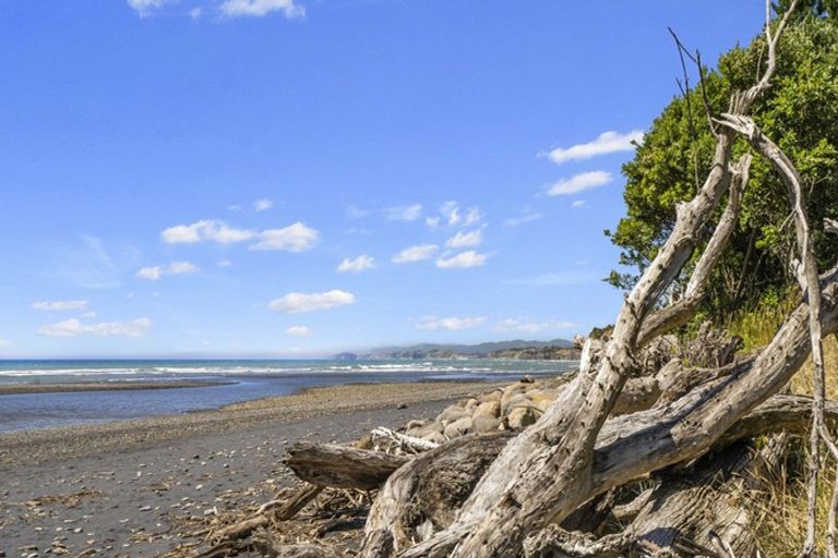 Photo of property in 51 Fifth Avenue, Urenui, 4377