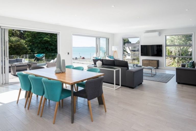 Photo of property in 208 Mellons Bay Road, Mellons Bay, Auckland, 2014
