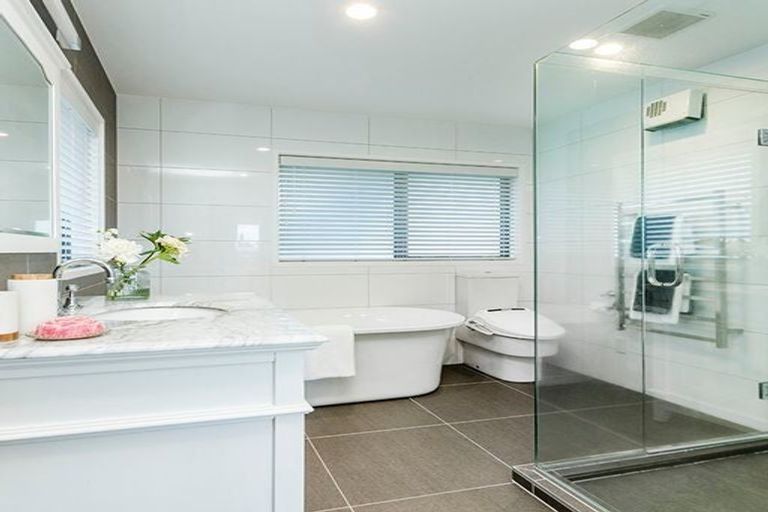 Photo of property in 1/2 Ocean View Road, Milford, Auckland, 0620