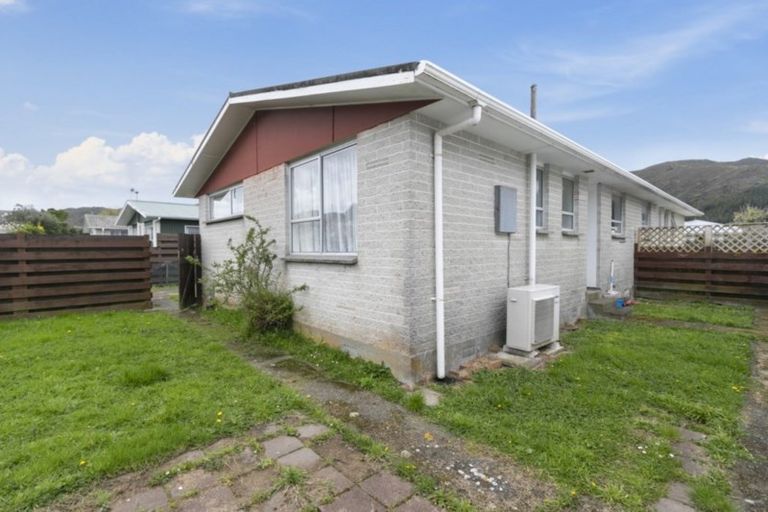 Photo of property in 252a Wellington Road, Wainuiomata, Lower Hutt, 5014