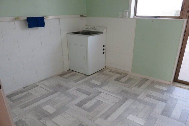 Photo of property in 1b Cairngorm Place, Highland Park, Auckland, 2010