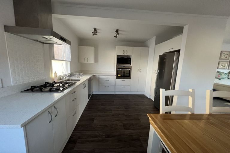 Photo of property in 1/110 Saddleback Rise, Murrays Bay, Auckland, 0630