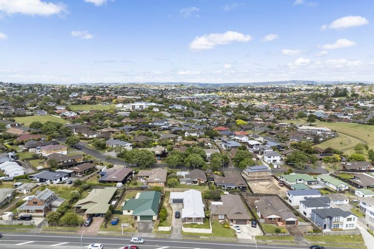 Photo of property in 146 Botany Road, Botany Downs, Auckland, 2010