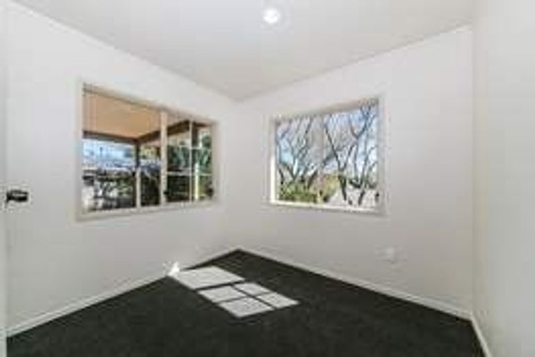 Photo of property in 66e Woodglen Road, Glen Eden, Auckland, 0602