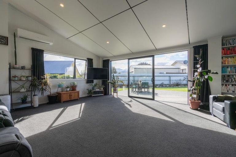 Photo of property in 27 Tawera Place, Te Anau, 9679