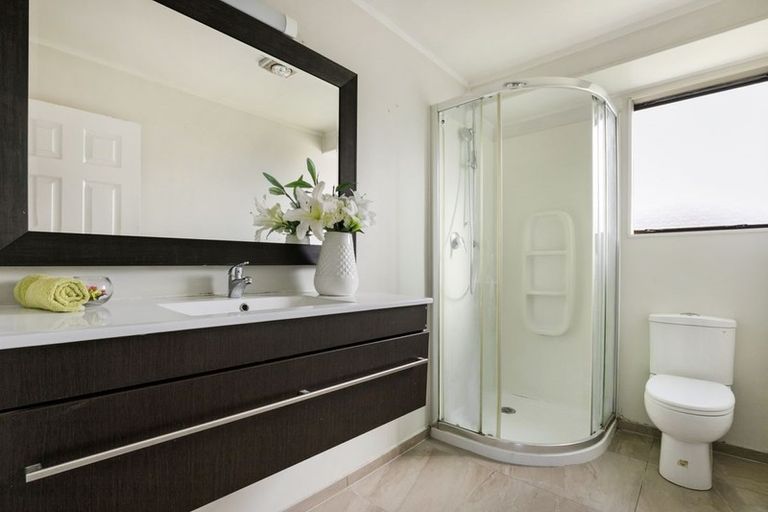 Photo of property in 2/1 Rebecca Rise, Weymouth, Auckland, 2103