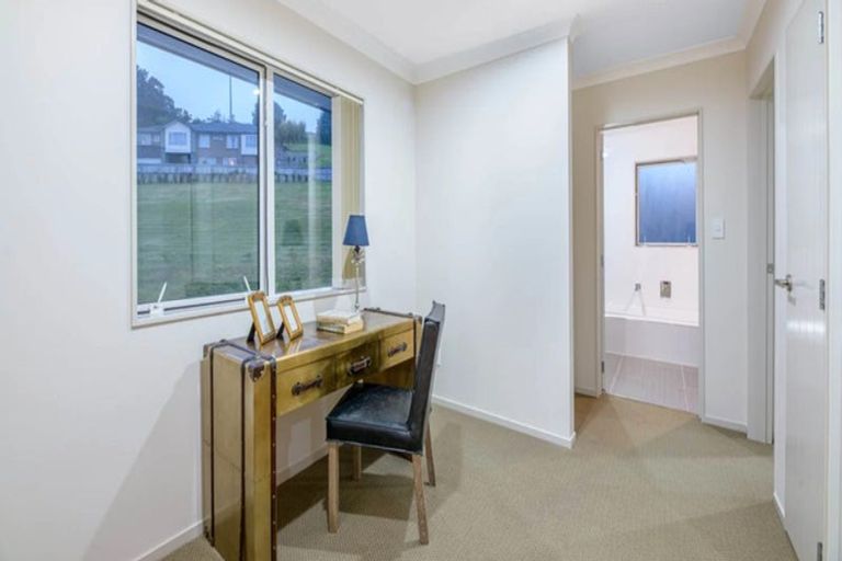 Photo of property in 72 Bur Oak Terrace, Schnapper Rock, Auckland, 0632