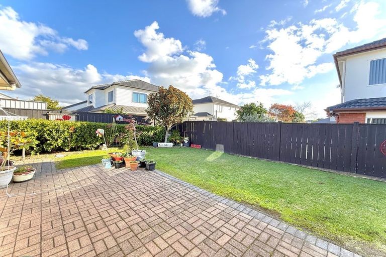 Photo of property in 40 Thornbury Crescent, East Tamaki Heights, Auckland, 2016