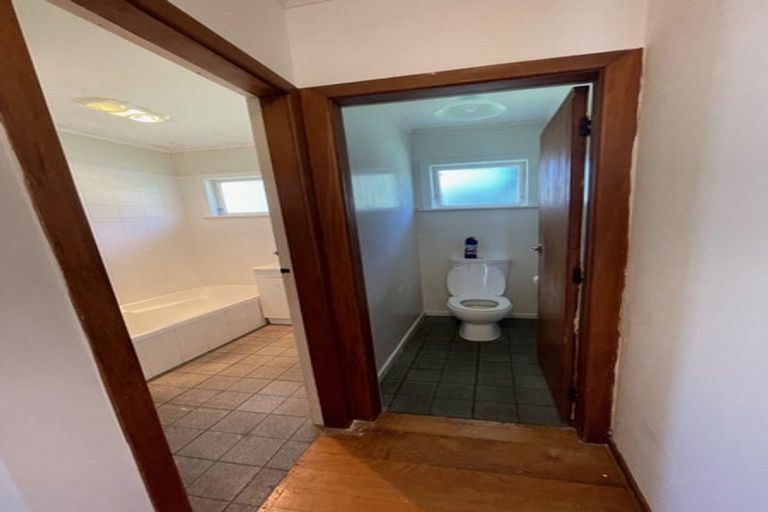 Photo of property in 26 Glen Marine Parade, Glendene, Auckland, 0602