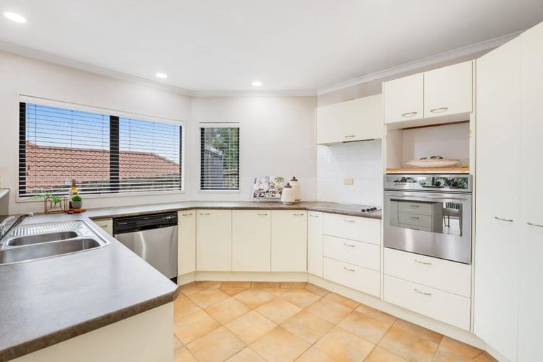 Photo of property in 17 Jacanas Place, Unsworth Heights, Auckland, 0632