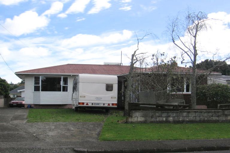 Photo of property in 9 Edgerton Road, Te Atatu Peninsula, Auckland, 0610