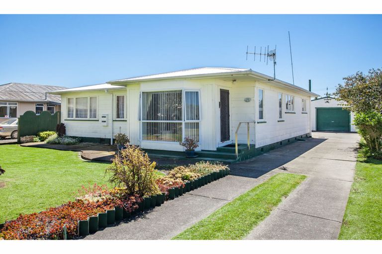 Photo of property in 15 Rimu Street, Edgecumbe, 3120