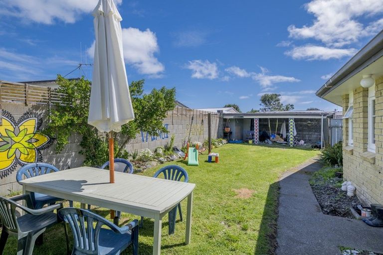 Photo of property in 4 Colenso Place, Otaki Beach, Otaki, 5512