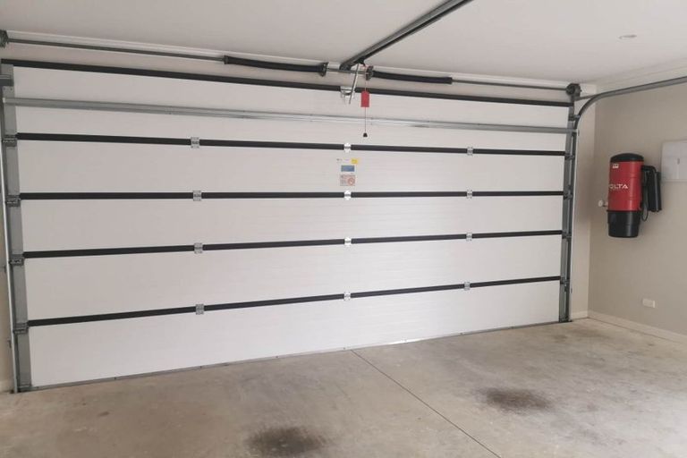 Photo of property in 21 Ascension Crescent, Orewa, 0931