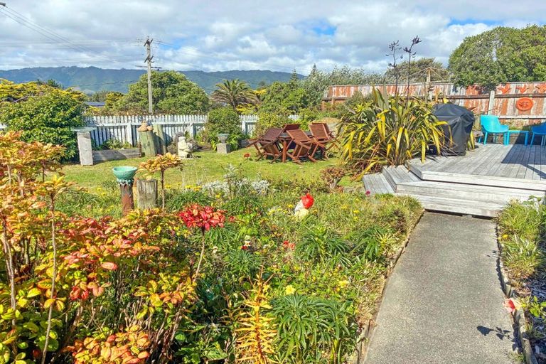 Photo of property in 1a Field Way, Waikanae Beach, Waikanae, 5036