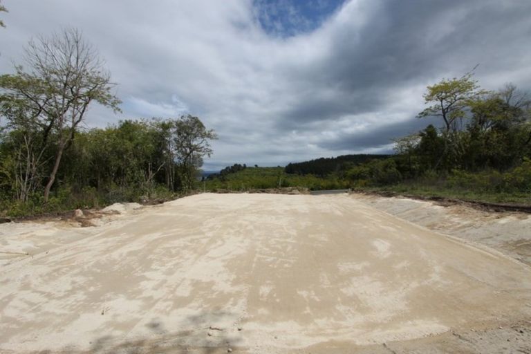 Photo of property in 80 Parawera Drive, Acacia Bay, Taupo, 3330