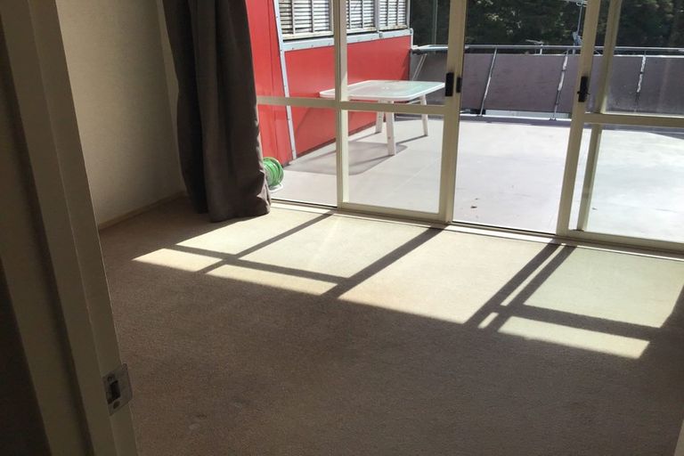 Photo of property in 1d/20 Ian Marwick Place, Birkenhead, Auckland, 0626