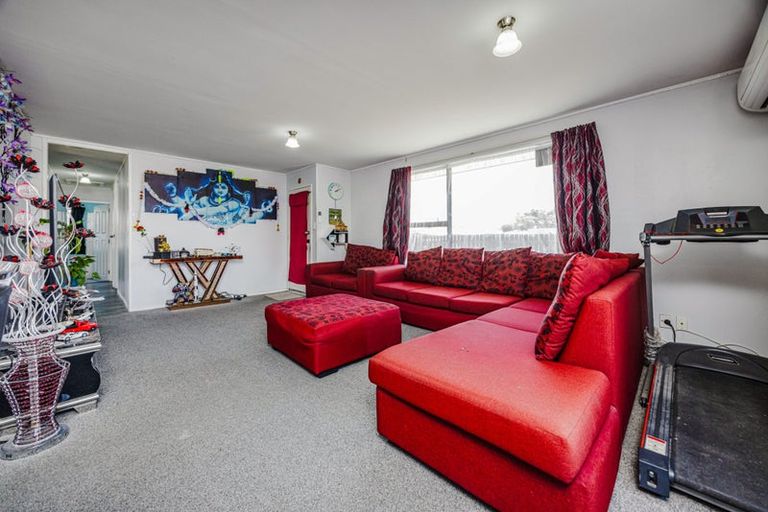 Photo of property in 2/2 Resolute Way, Papakura, 2110