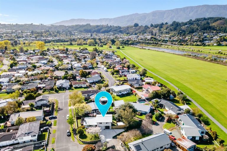 Photo of property in 1 Riverlea Way, Totara Park, Upper Hutt, 5018
