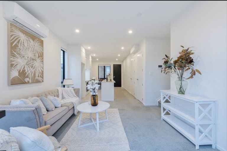 Photo of property in 4/535 Swanson Road, Ranui, Auckland, 0612