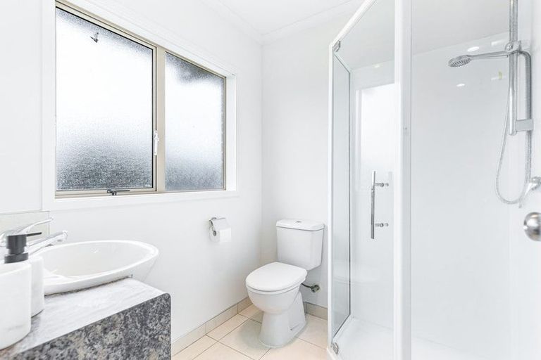 Photo of property in 25a Sylvan Crescent, Te Atatu South, Auckland, 0610