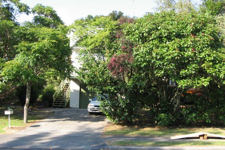 Photo of property in 28 Sandiacre Way, Browns Bay, Auckland, 0630