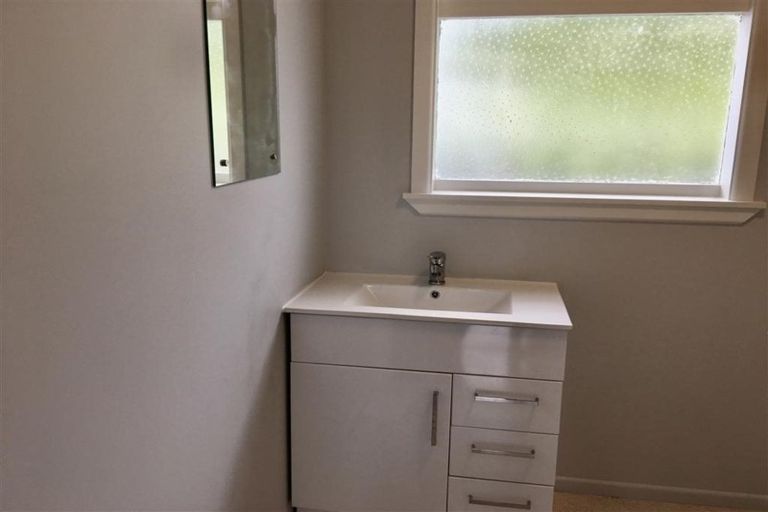 Photo of property in 13 Brazier Grove, Paraparaumu, 5032