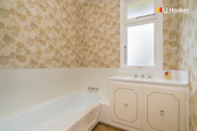 Photo of property in 302 Main South Road, Green Island, Dunedin, 9018