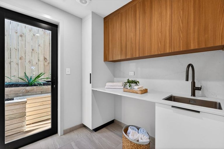 Photo of property in 1a Prestige Place, Castor Bay, Auckland, 0620