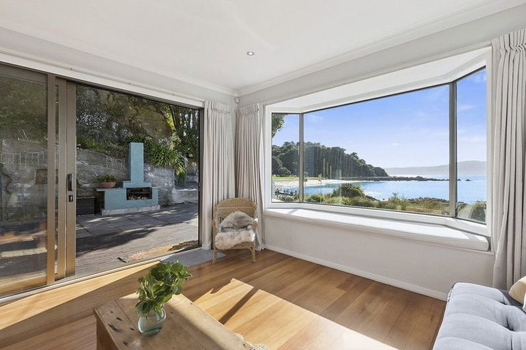 Photo of property in 493 Karaka Bay Road, Karaka Bays, Wellington, 6022