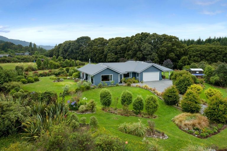Photo of property in 26 Lacebark Drive, Kinloch, Taupo, 3377