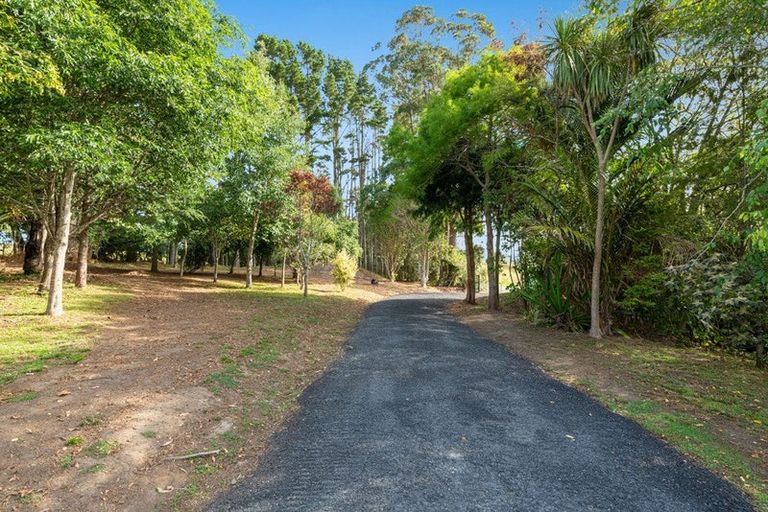 Photo of property in 1688 South Head Road, South Head, Helensville, 0874