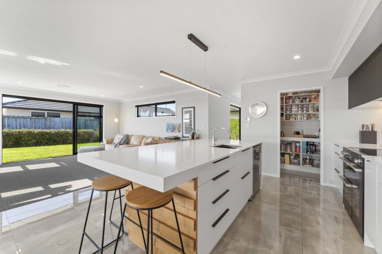 Photo of property in 17 Charlotte Drive, Omokoroa, 3114