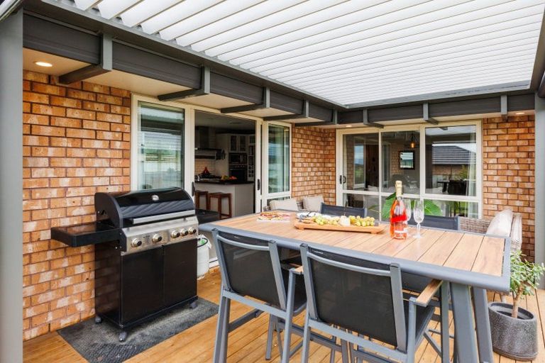 Photo of property in 163 Pacific Drive, Fitzherbert, Palmerston North, 4410