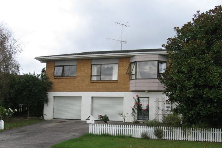Photo of property in 17 Petrel Place, Massey, Auckland, 0614