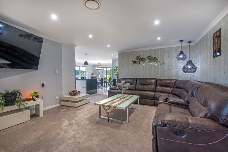 Photo of property in 2 Tutakarae Road, Kelvin Grove, Palmerston North, 4470