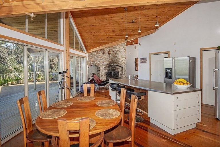 Photo of property in 467 Heatley Road, Whakapirau, Maungaturoto, 0583