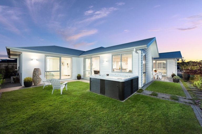 Photo of property in 138 Puhirake Crescent, Pyes Pa, Tauranga, 3112