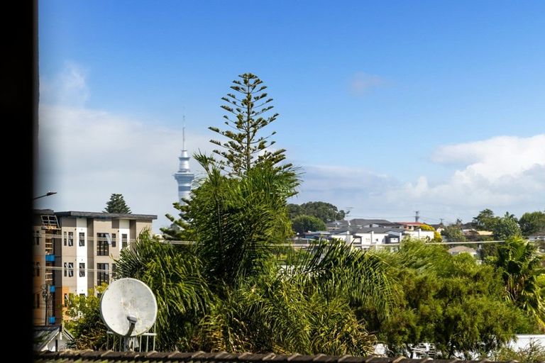 Photo of property in 1/21 Evelyn Place, Hillcrest, Auckland, 0627
