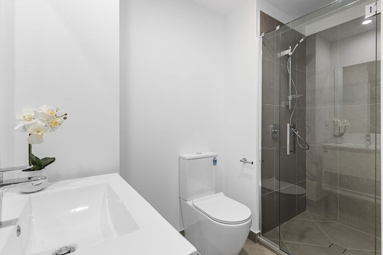 Photo of property in 11 Rita Meredith Road, Wai O Taiki Bay, Auckland, 1072