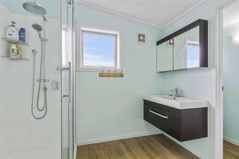 Photo of property in 18 Athenree Road, Athenree, Katikati, 3177