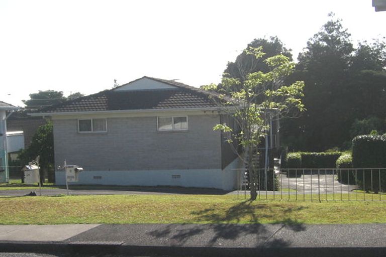 Photo of property in 2/4 Tui Glen Road, Birkenhead, Auckland, 0626