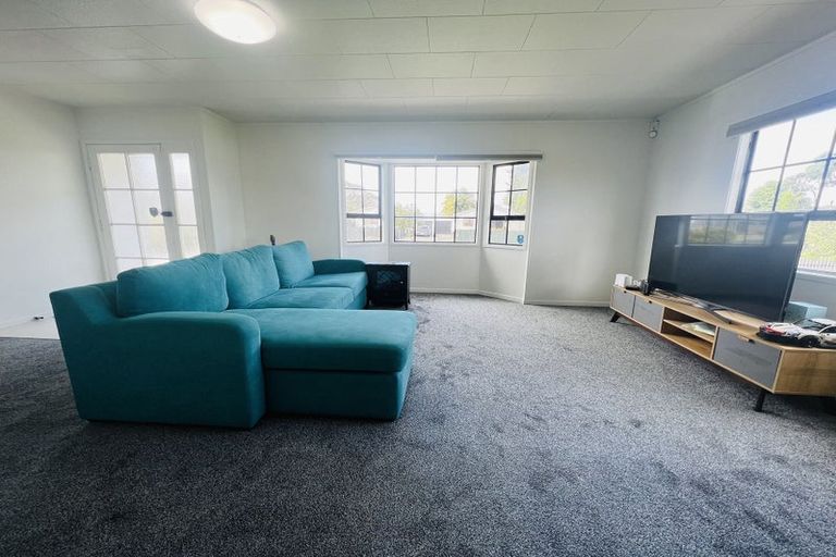 Photo of property in 391 Roscommon Road, Clendon Park, Auckland, 2103