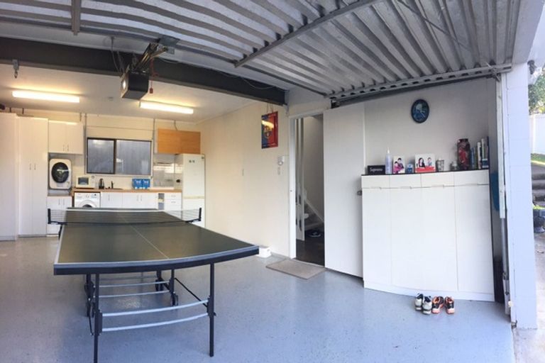 Photo of property in 2/47 Channel View Road, Campbells Bay, Auckland, 0630