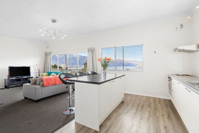 Photo of property in 59a-b Wynyard Crescent, Fernhill, Queenstown, 9300