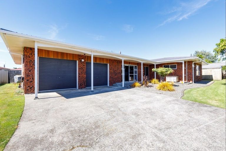 Photo of property in 16 Leon Place, Waitara, 4320