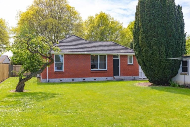 Photo of property in 33 Guildford Street, Burnside, Christchurch, 8053