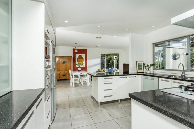 Photo of property in 13 Kittiwake Drive, Schnapper Rock, Auckland, 0632