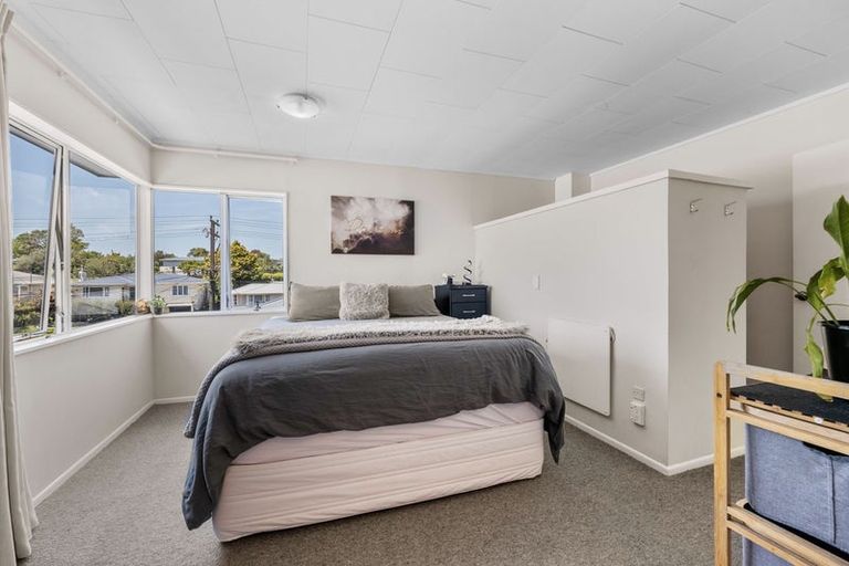 Photo of property in 74 Awanui Street, Merrilands, New Plymouth, 4312