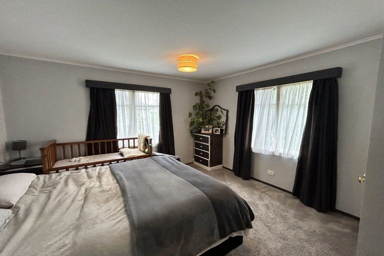 Photo of property in 11 Kirk Street, Otaki, 5512